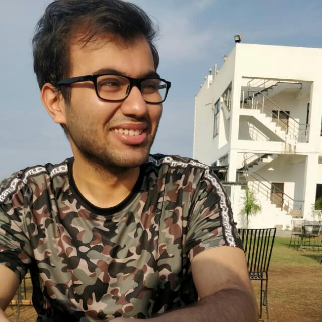 a picture of Gurv smiling